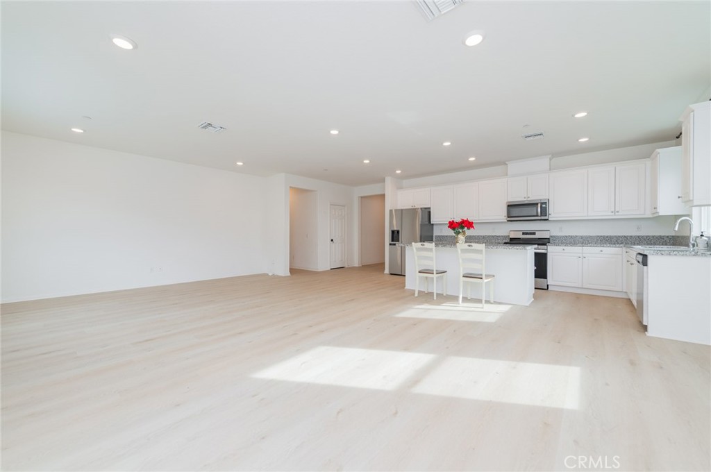 MLS #OC25275523 image #21