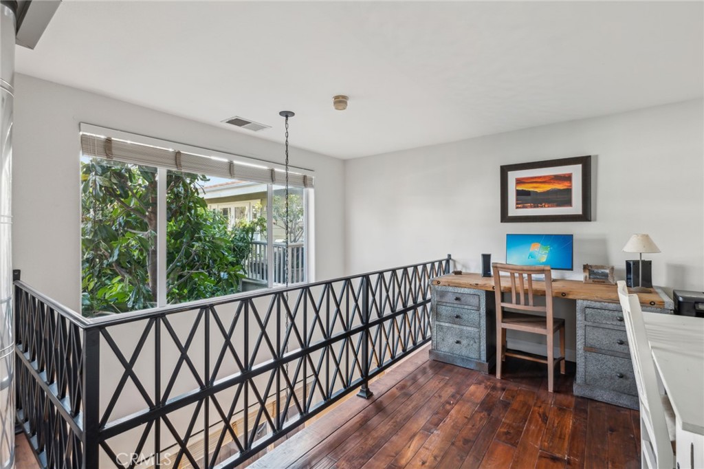 MLS #OC25275591 image #15