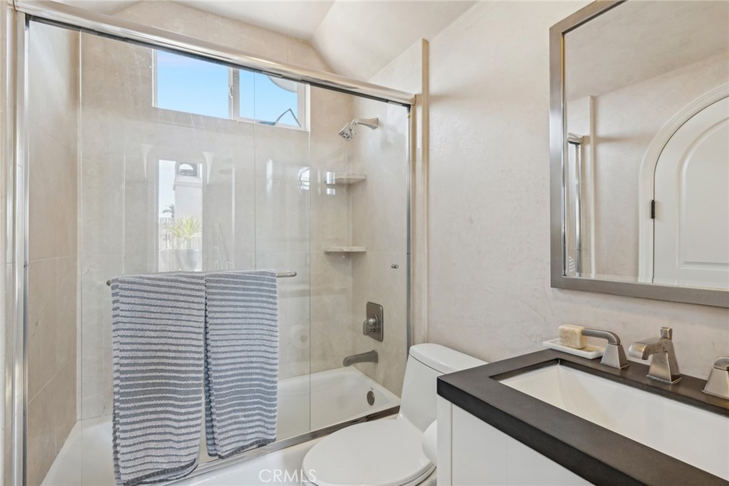 MLS #OC25275591 image #21