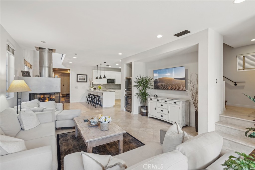 MLS #OC25275591 image #3