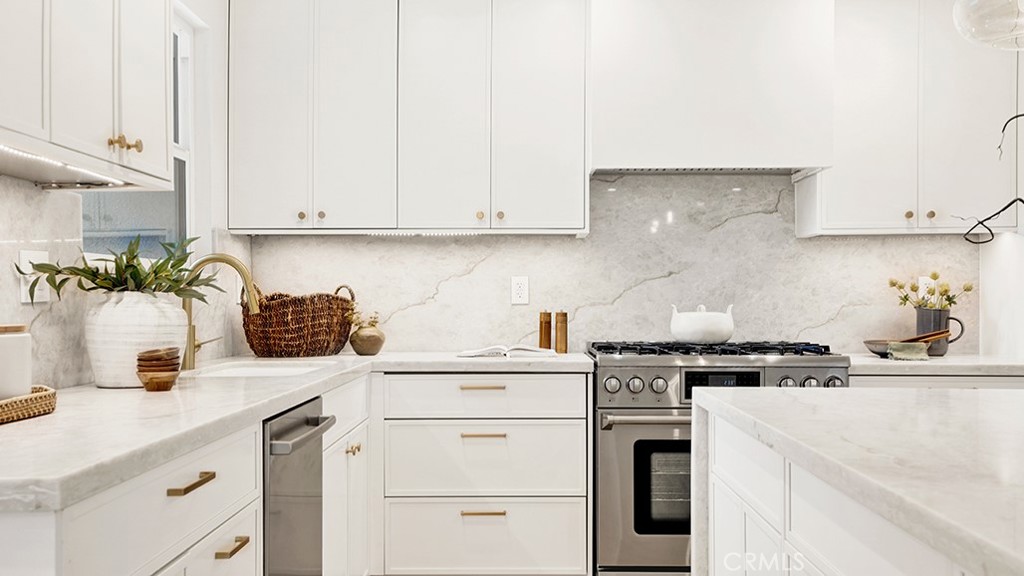 MLS #OC25275782 image #17