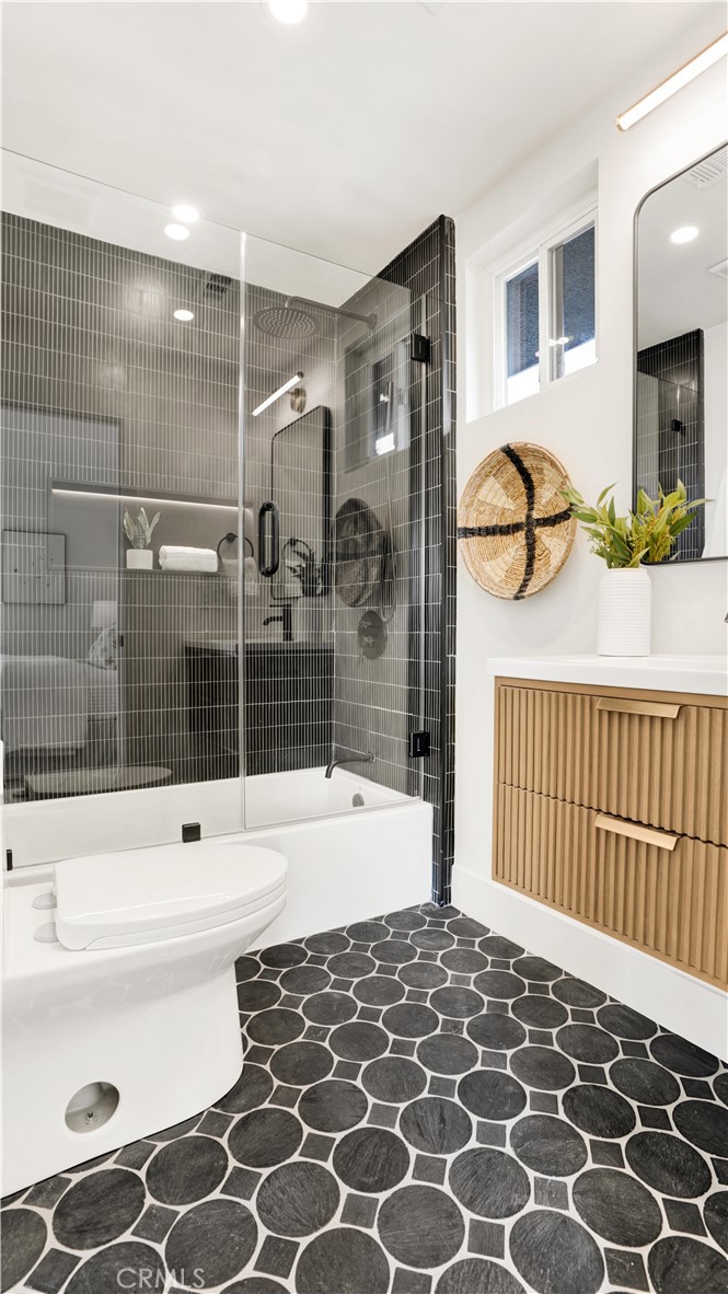 MLS #OC25275782 image #37