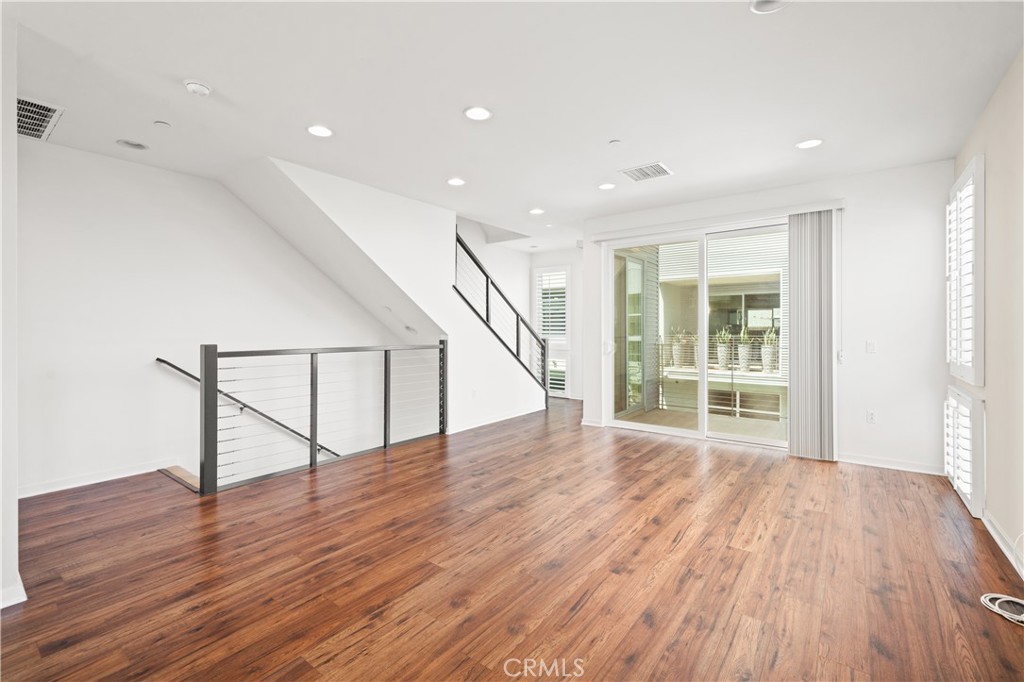 MLS #OC25275842 image #10