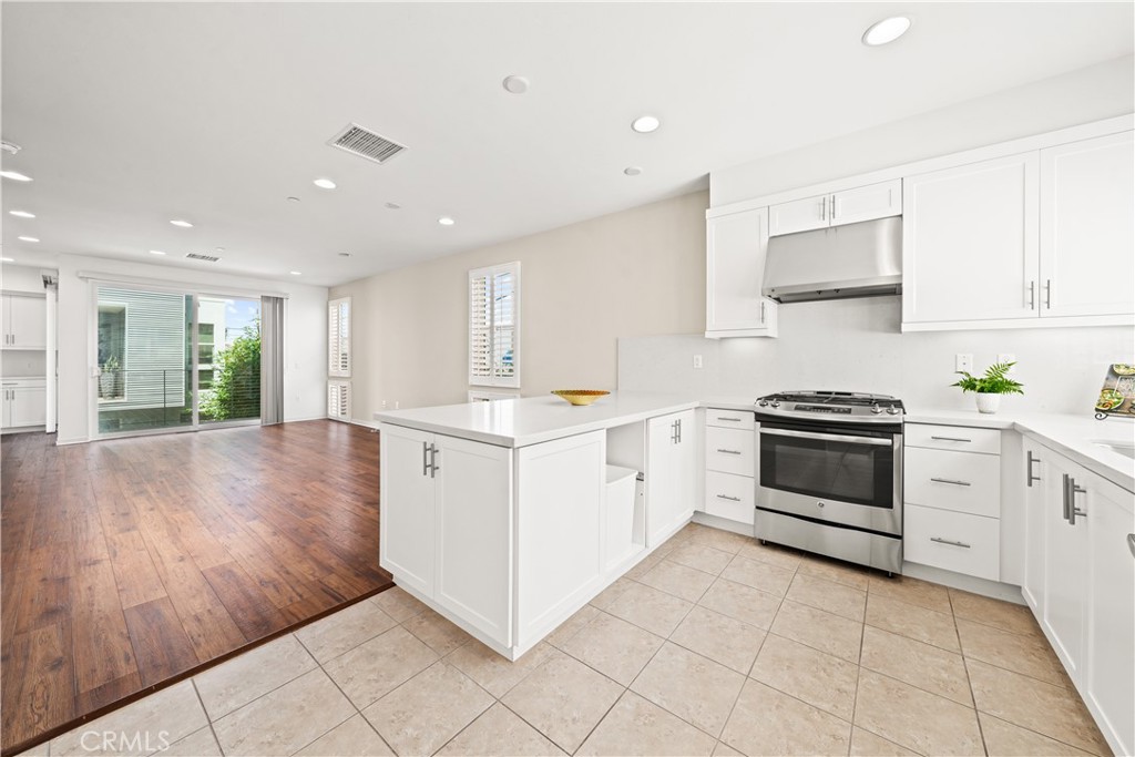 MLS #OC25275842 image #13