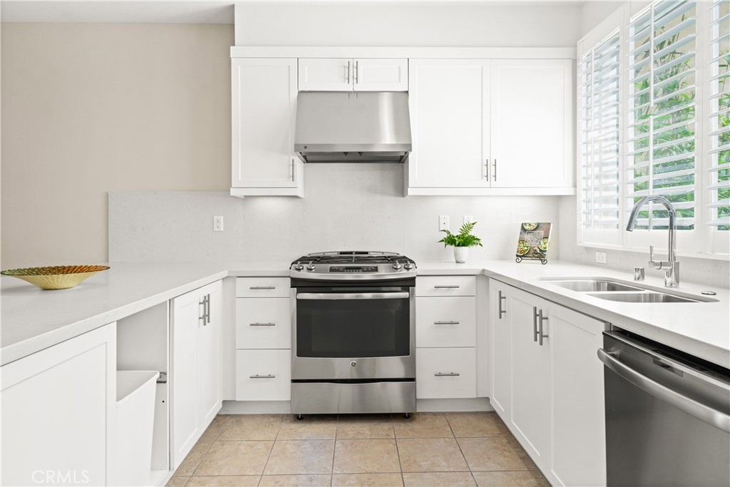 MLS #OC25275842 image #14