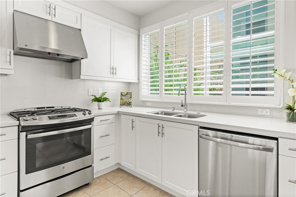 MLS #OC25275842 image #15