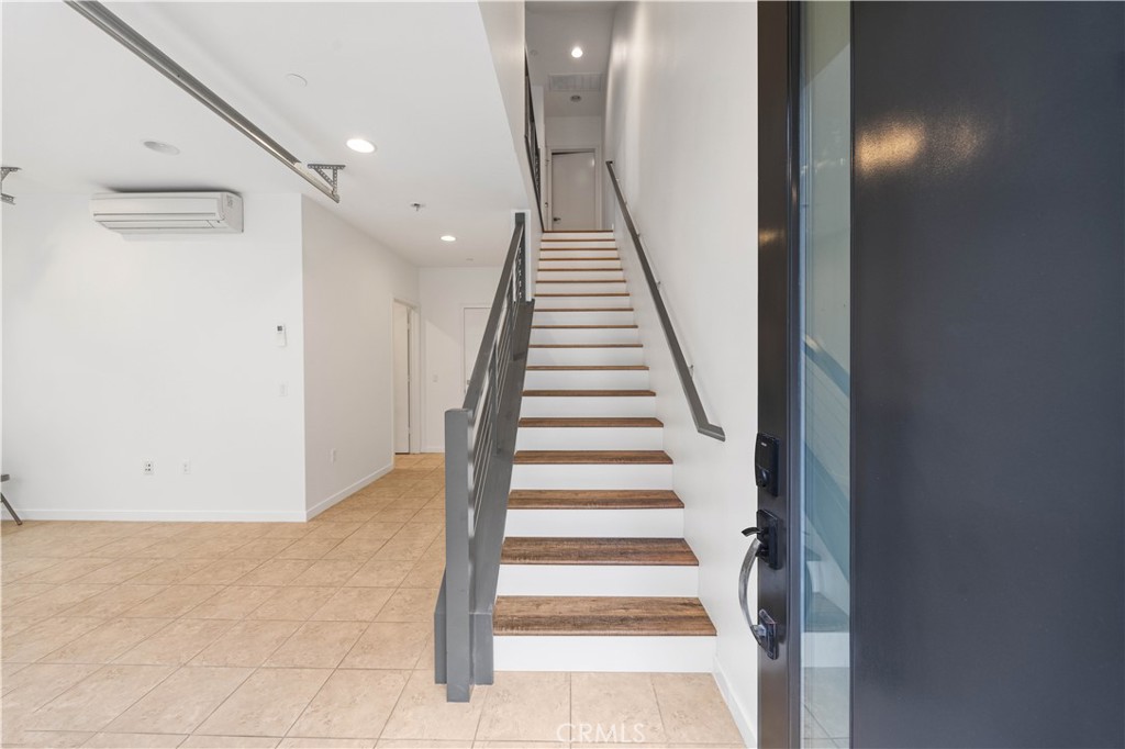 MLS #OC25275842 image #3