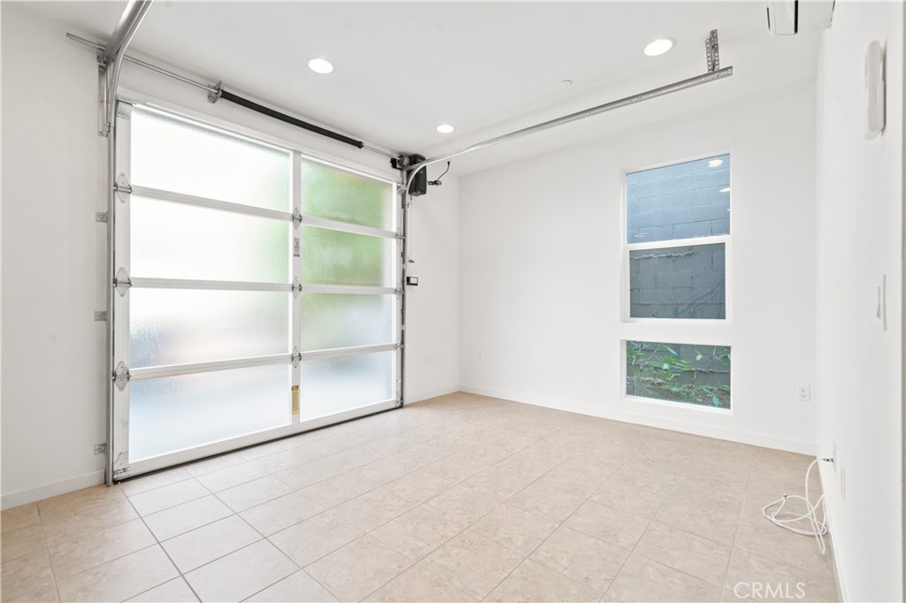 MLS #OC25275842 image #4