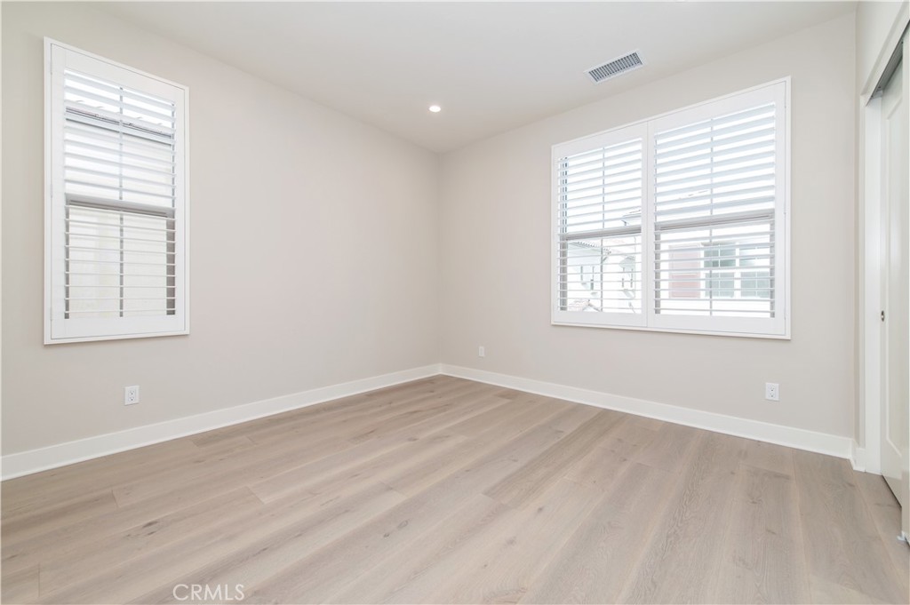 MLS #OC25275856 image #17