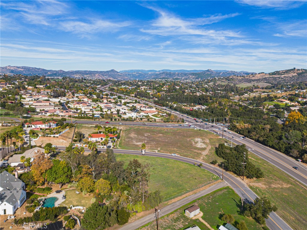 MLS #OC25275947 image #30