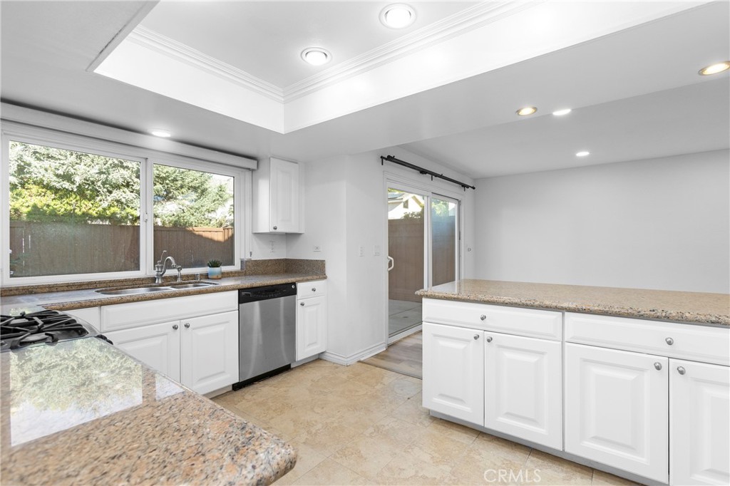 MLS #OC25275984 image #10