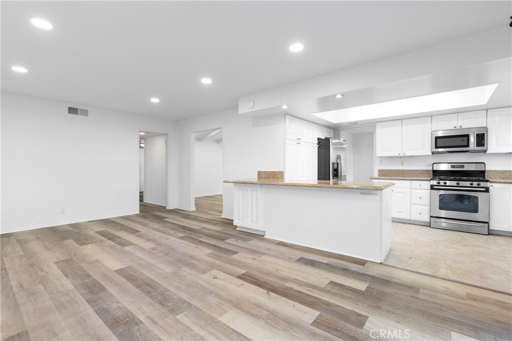 MLS #OC25275984 image #21