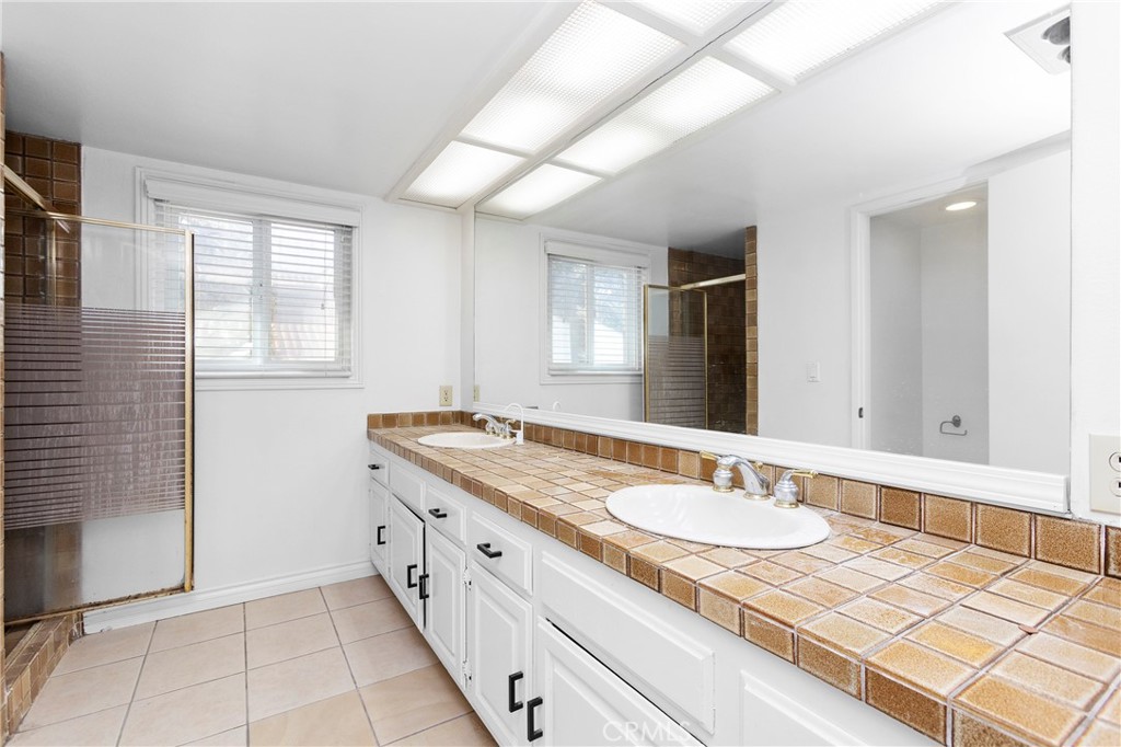 MLS #OC25275984 image #24