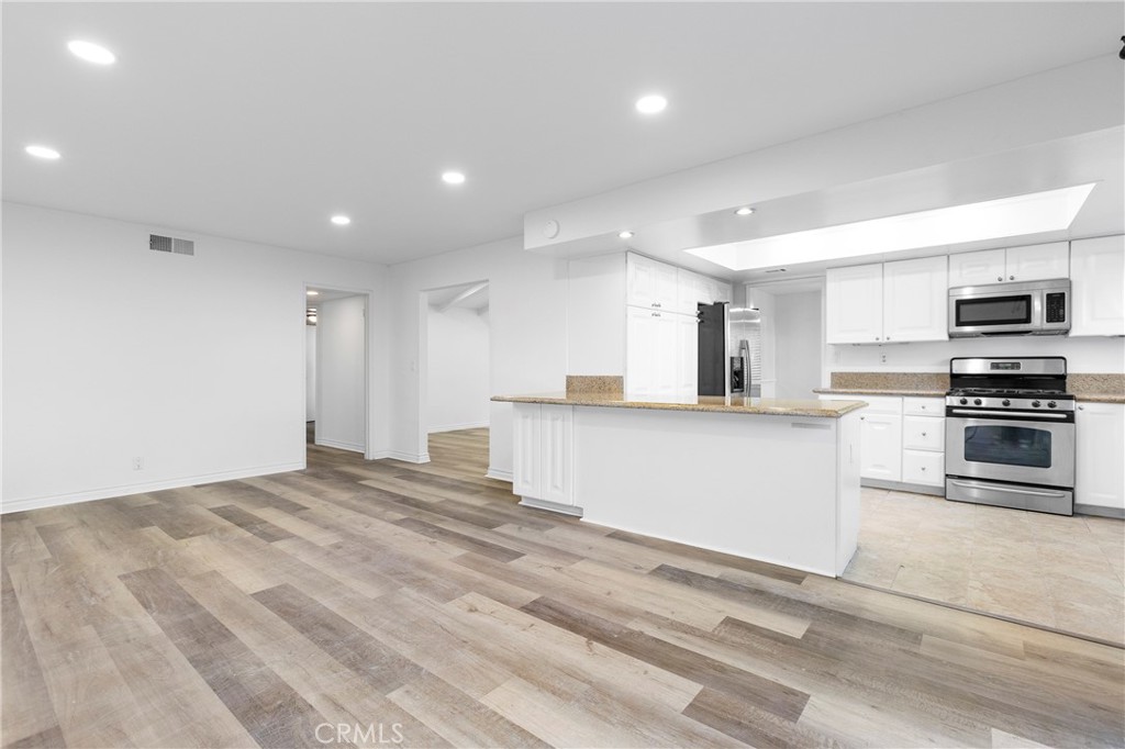 MLS #OC25275984 image #8