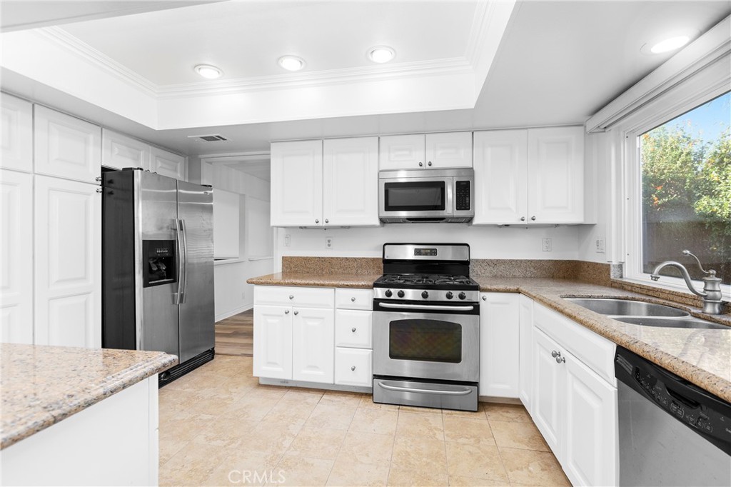 MLS #OC25275984 image #9