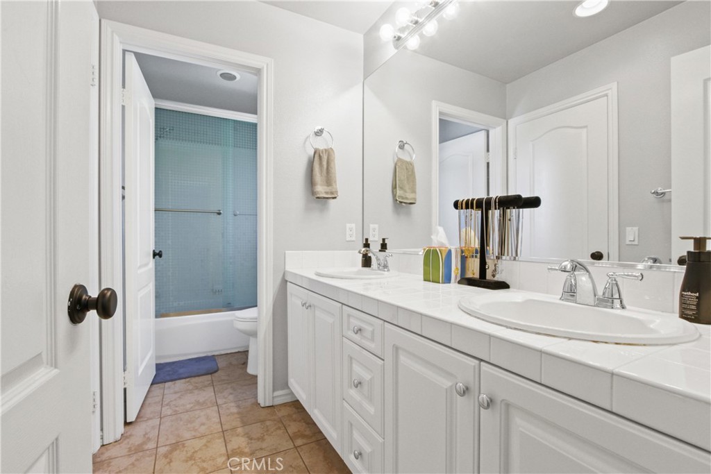 MLS #OC25275995 image #18