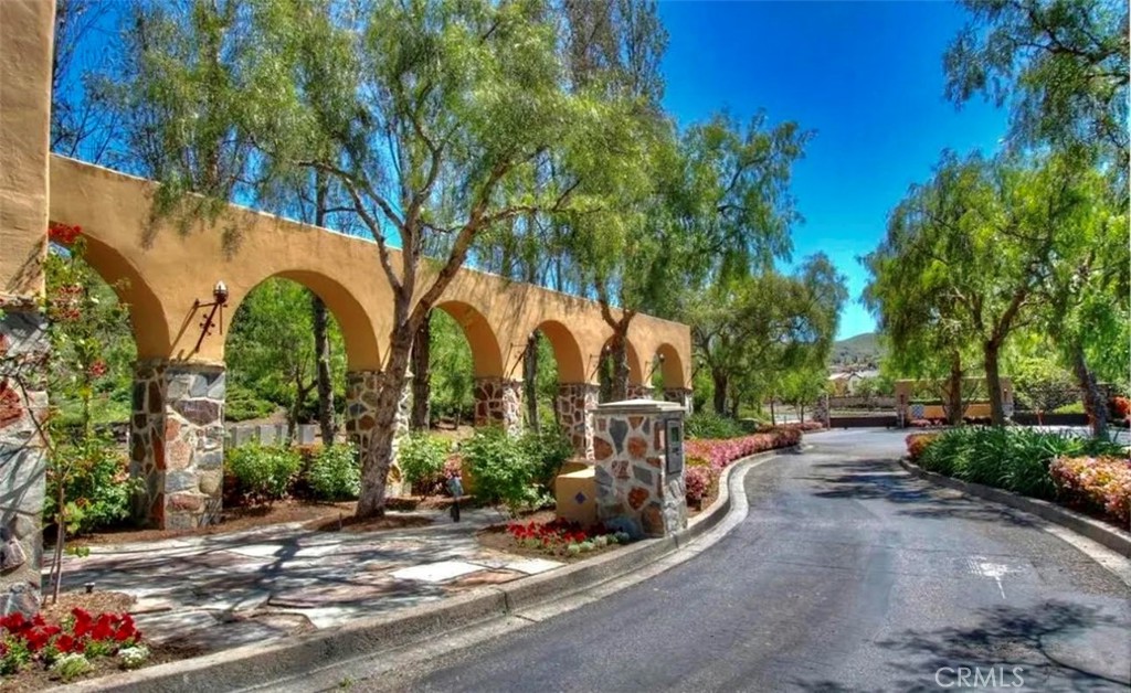 MLS #OC25275995 image #4