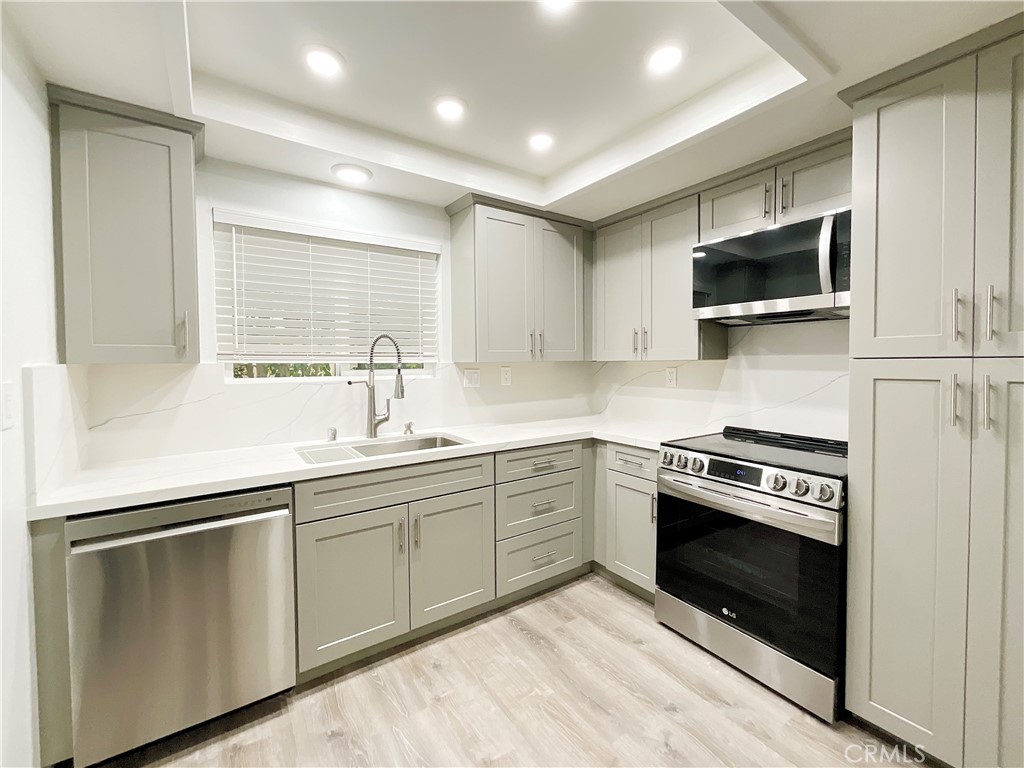 MLS #OC25276108 image #1