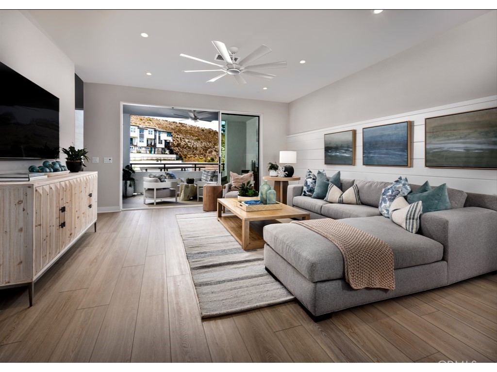 MLS #OC25276133 image #1