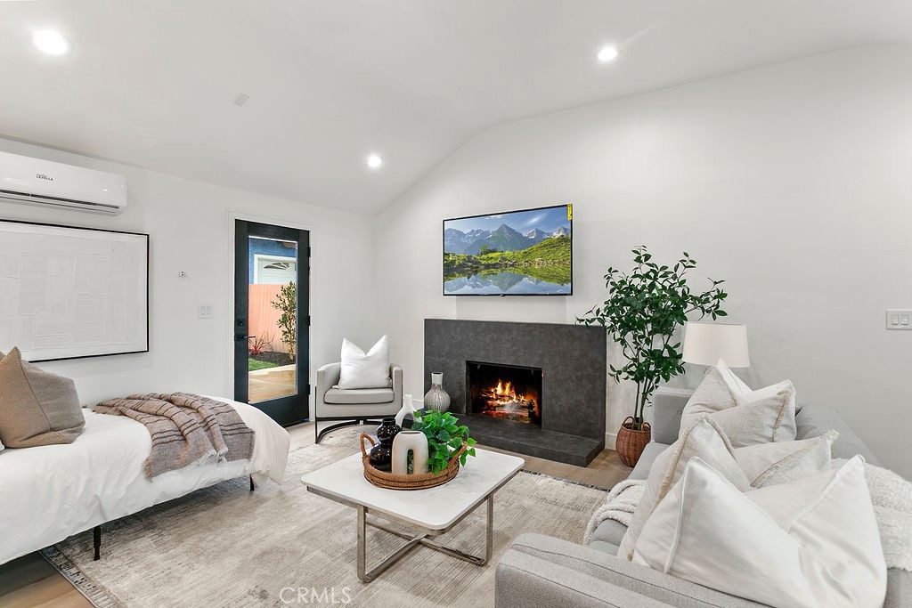 MLS #OC25275874 image #19