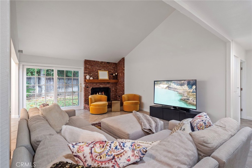 MLS #OC25276354 image #2