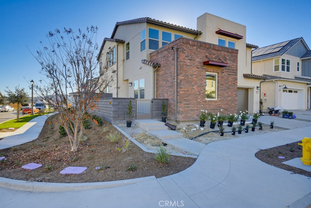 MLS #OC25276369 image #1