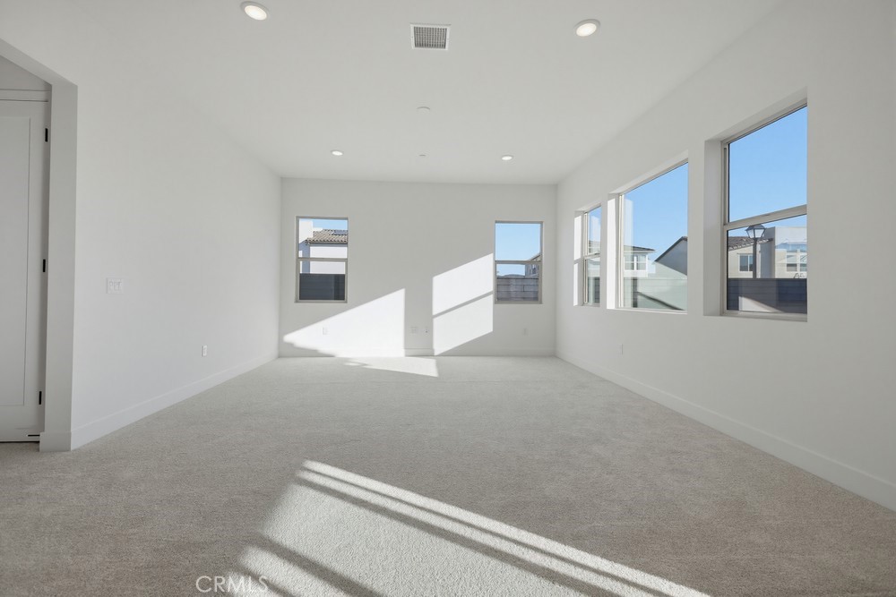 MLS #OC25276369 image #24