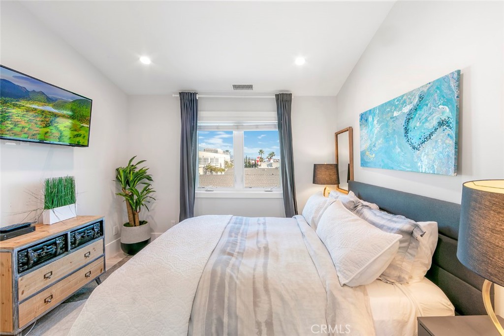 MLS #OC25276620 image #34