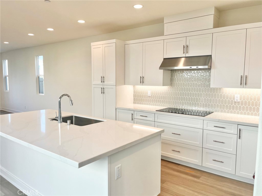 MLS #OC25276658 image #2