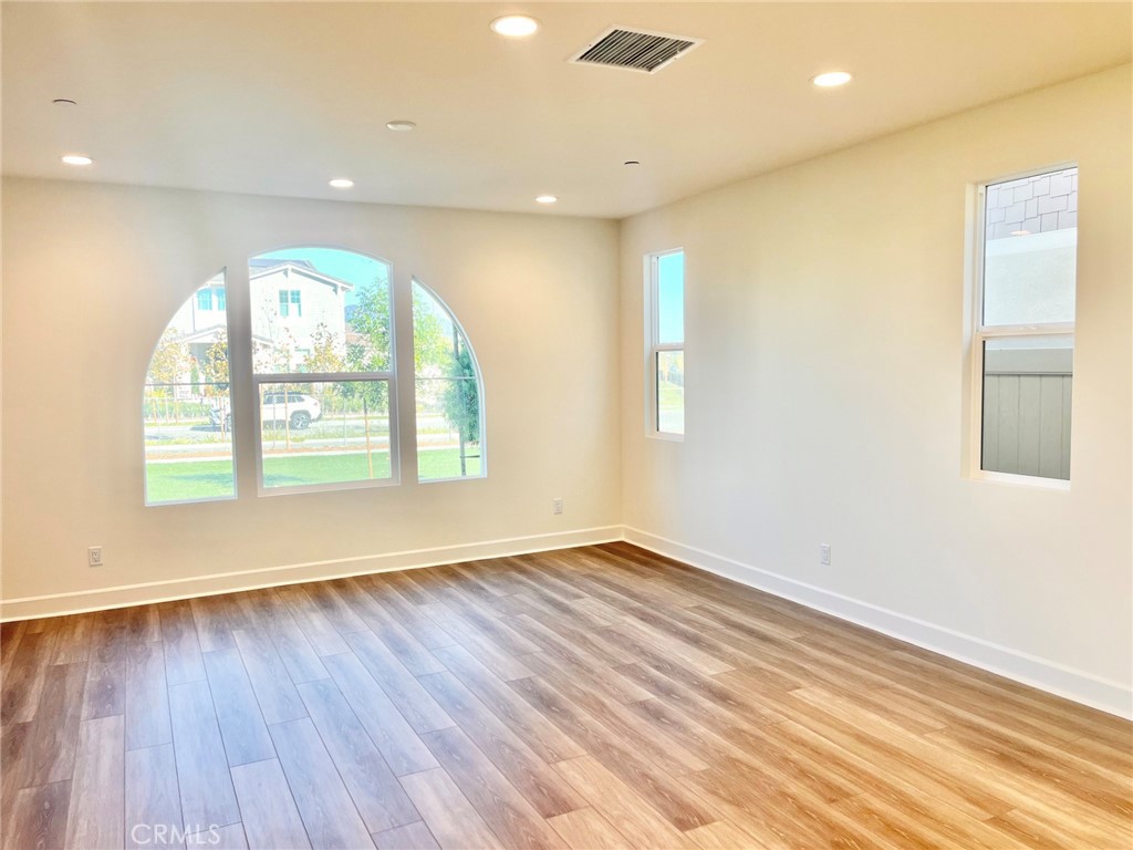 MLS #OC25276658 image #4