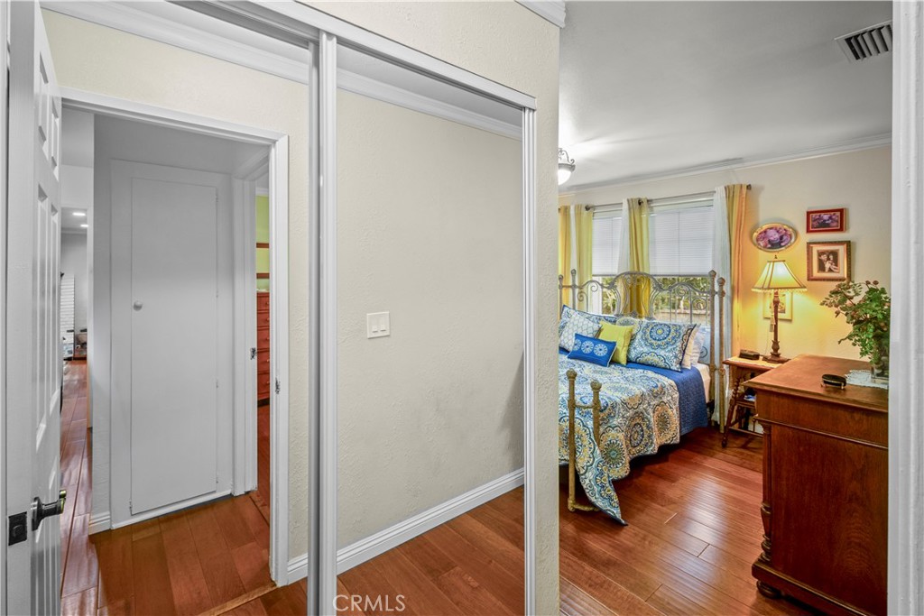 MLS #OC25276768 image #23