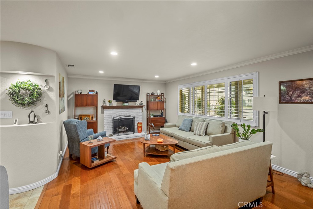 MLS #OC25276768 image #4