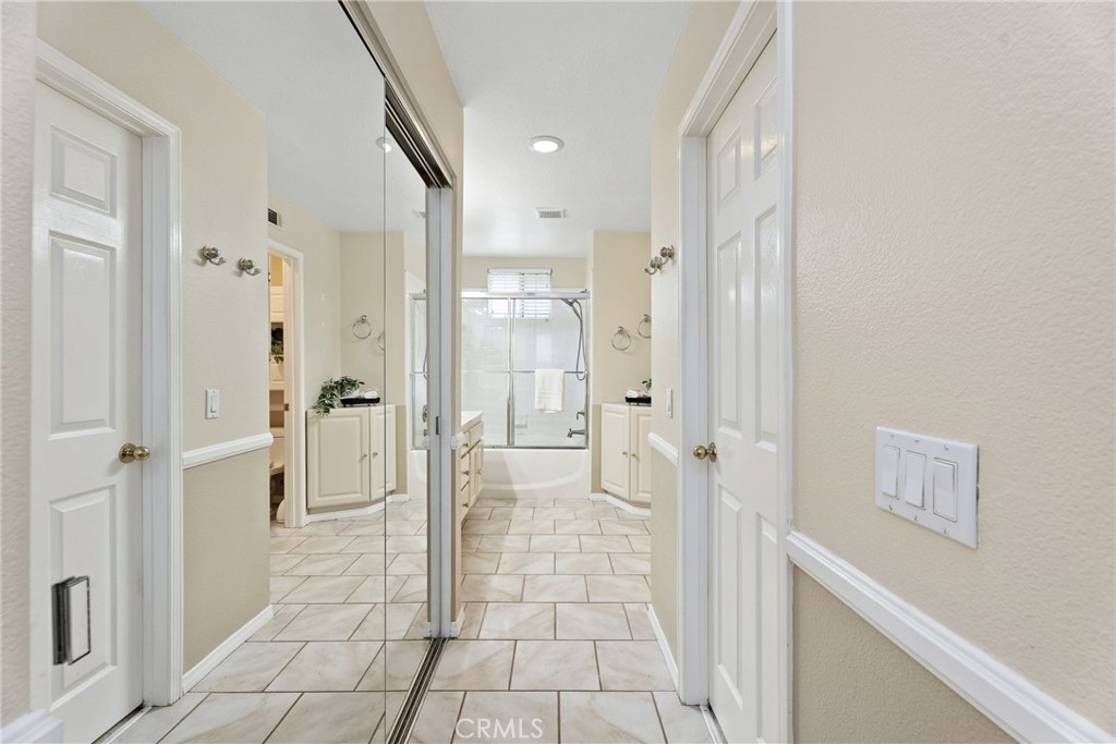 MLS #OC25276815 image #15