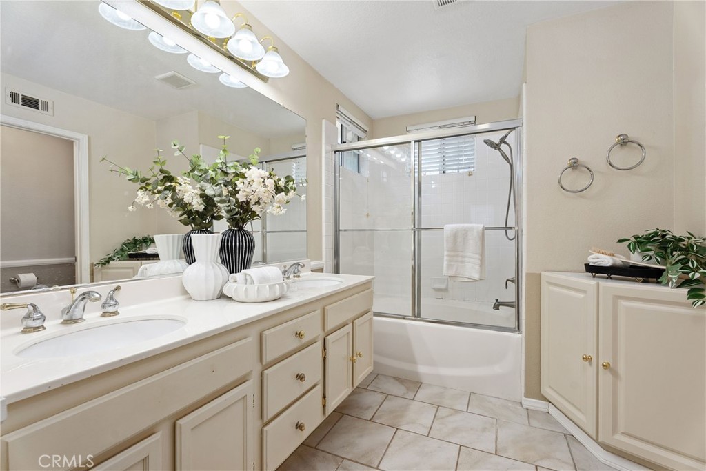 MLS #OC25276815 image #16