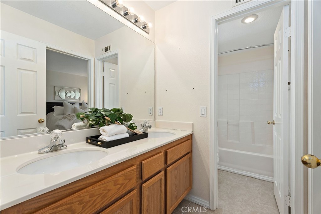 MLS #OC25276815 image #21