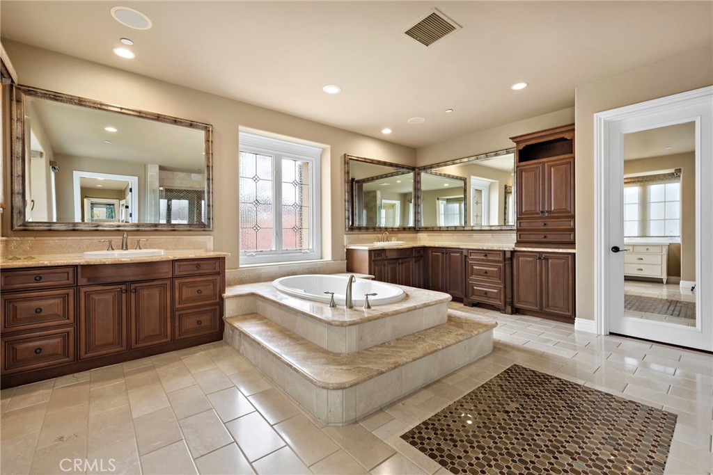 MLS #OC25277061 image #30