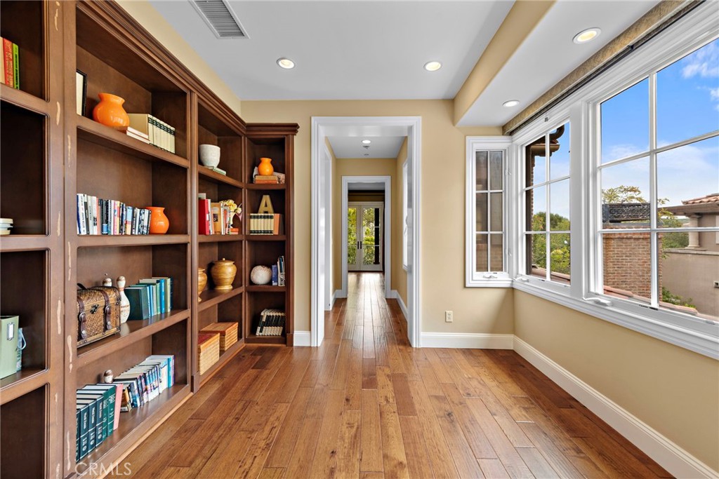 MLS #OC25277061 image #32