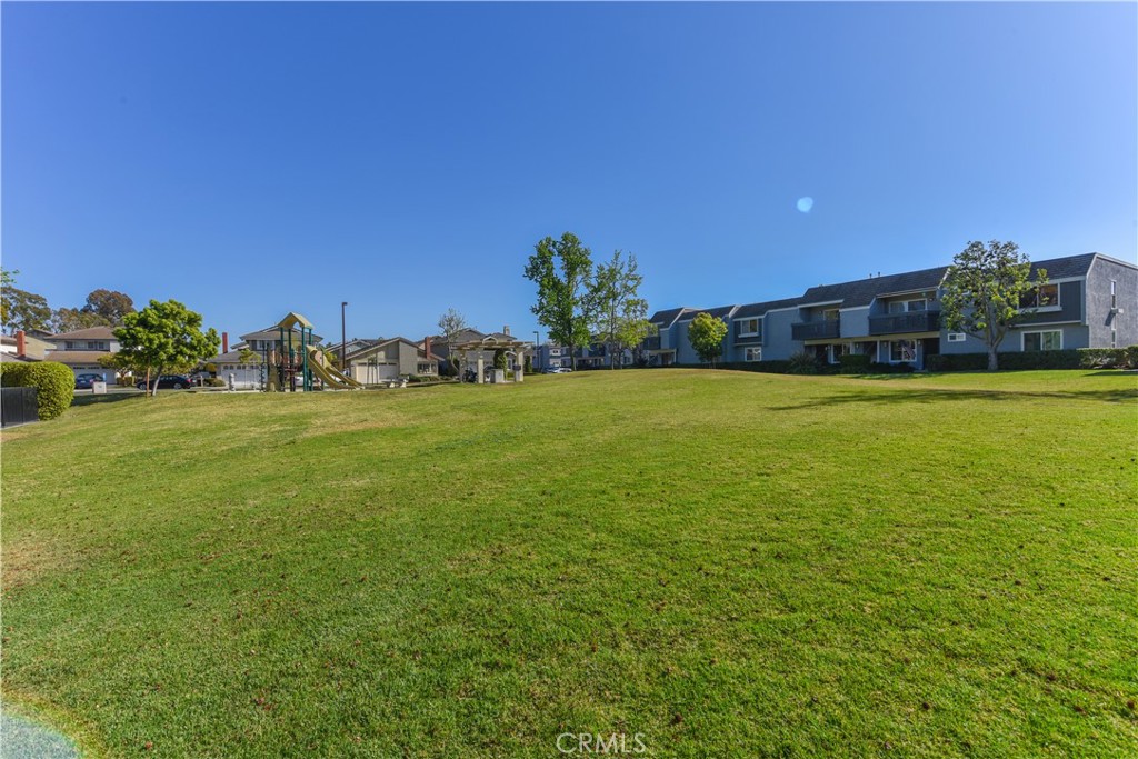 MLS #OC25277189 image #32