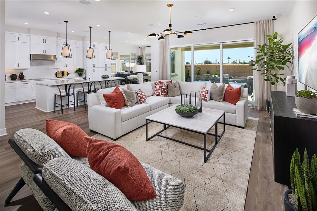 MLS #OC25277332 image #8