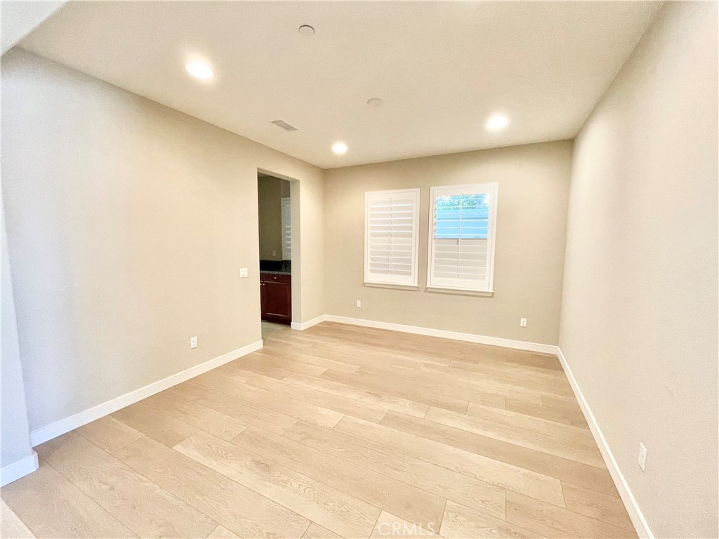 MLS #OC25277335 image #3