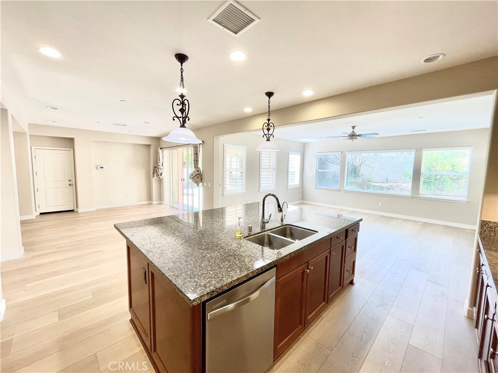 MLS #OC25277335 image #31