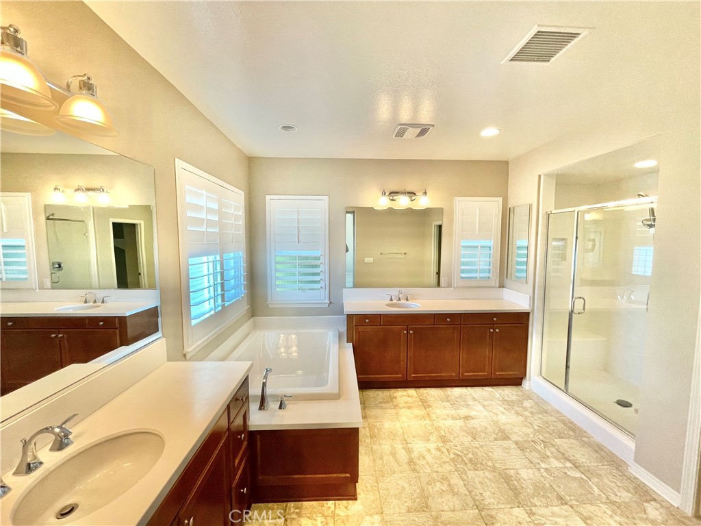 MLS #OC25277335 image #32