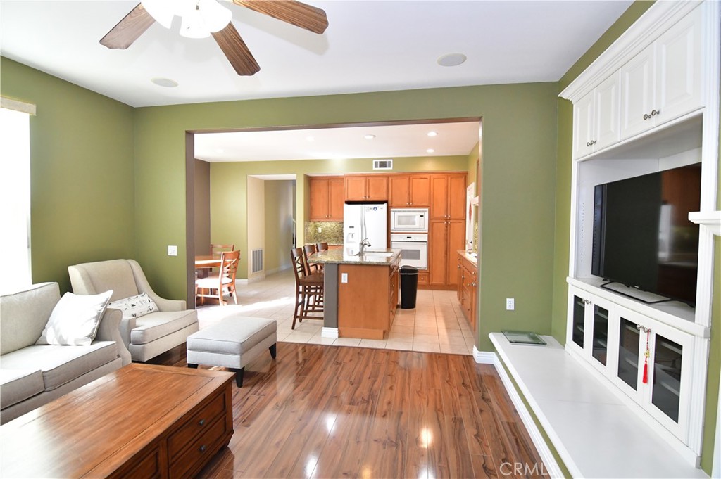 MLS #OC25277815 image #1