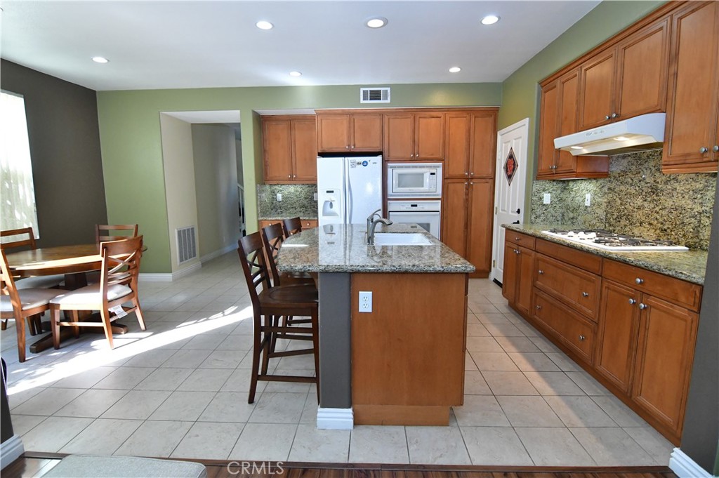 MLS #OC25277815 image #2