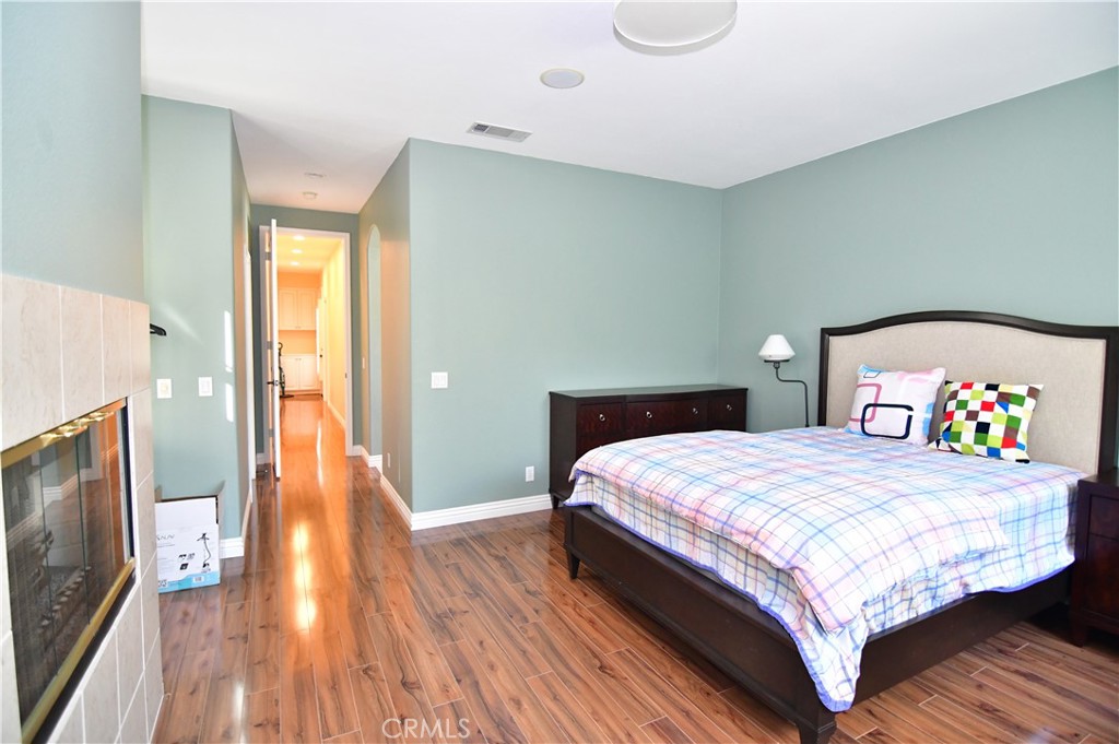 MLS #OC25277815 image #26