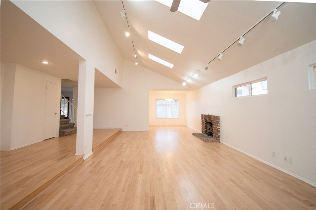 MLS #OC25277818 image #2