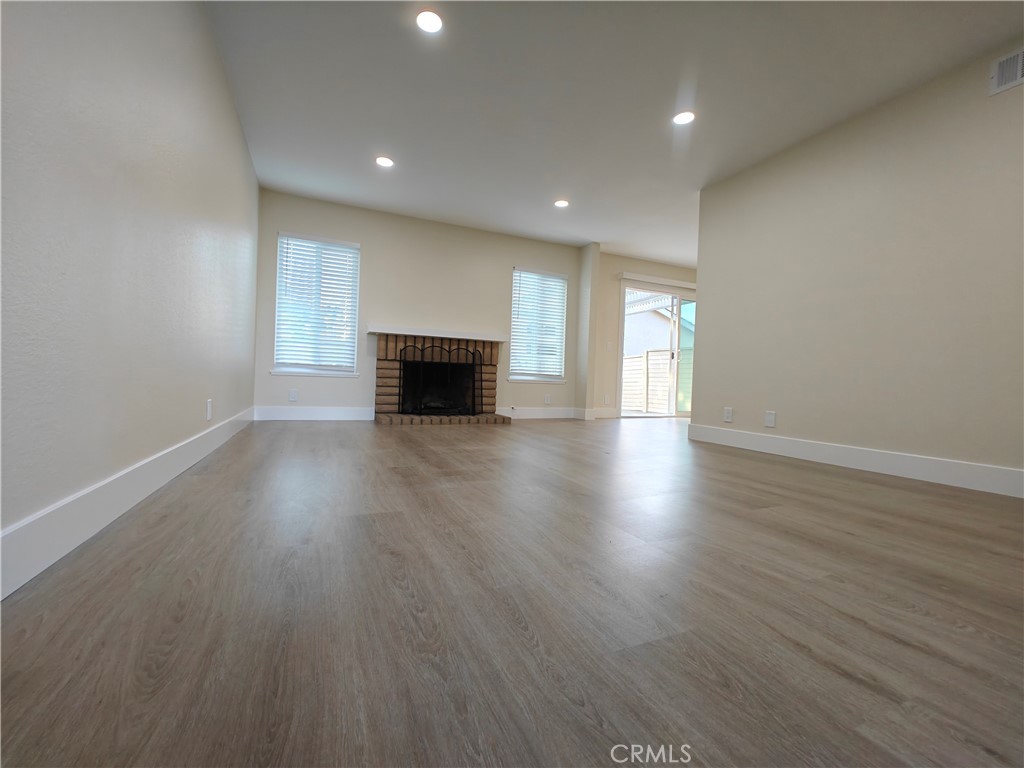 MLS #OC25277843 image #1