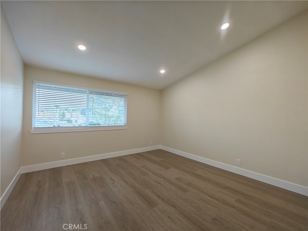 MLS #OC25277843 image #16