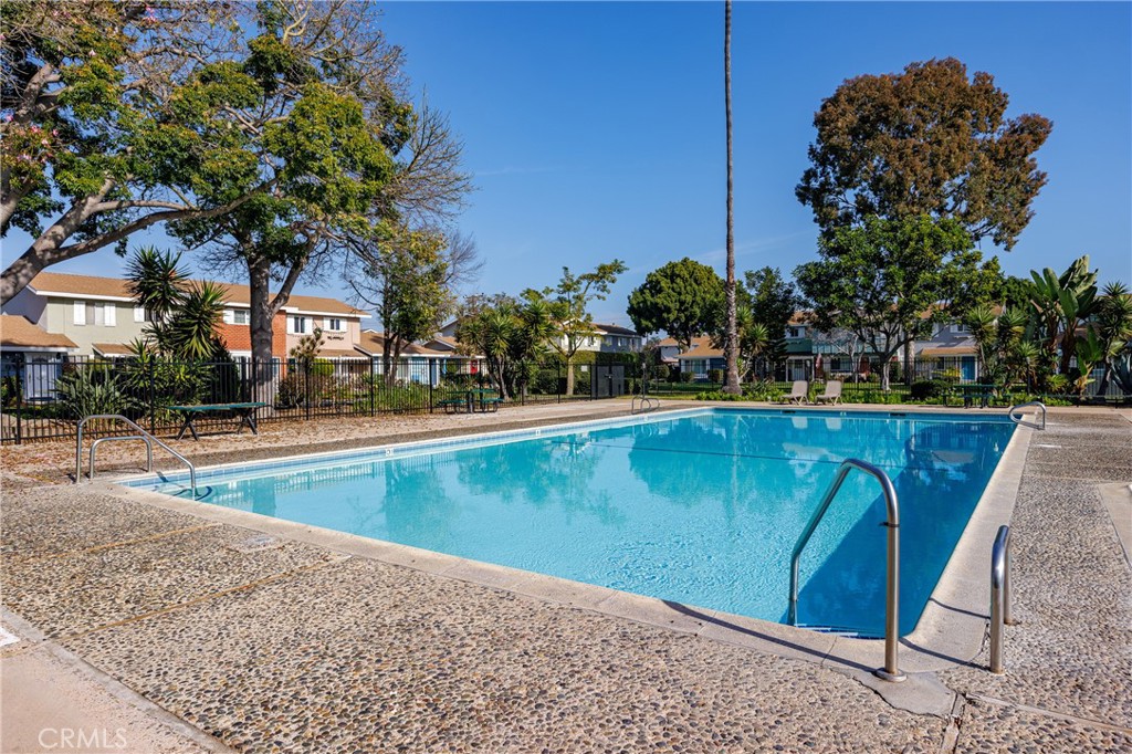 MLS #OC25277912 image #23