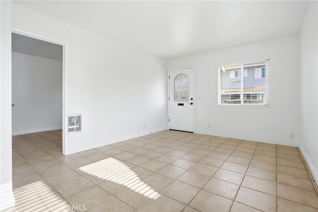 MLS #OC25277912 image #6